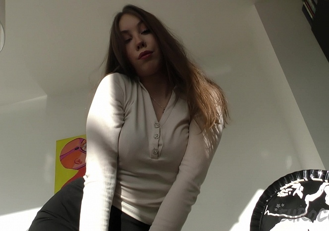 010423_hot_girl_like_back_in_studio_with_a_sexy_striptease_dance_vibing_her_pussy_to_orgasm