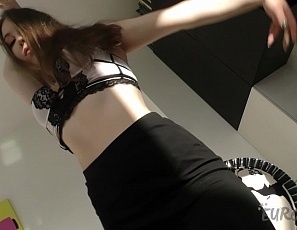 010423_hot_girl_like_back_in_studio_with_a_sexy_striptease_dance_vibing_her_pussy_to_orgasm