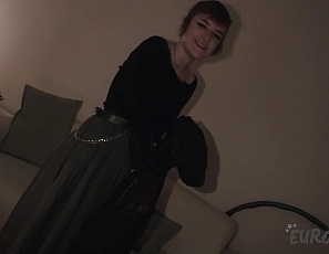 011519_casting_first_time_model_19yo_brille_gets_naked_and_masturbates_on_the_white_casting_couch