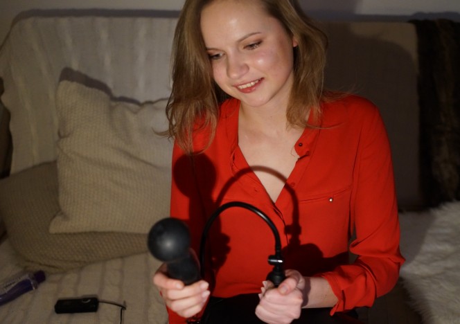 021417_candice_over_for_valentines_day_using_inflatable_pussy_stretching_dildo_to_orgasm