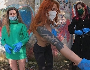 022423_spray_painting_models_on_vacation_making_some_graffiti_art_cheri_josie_fresh_and_poppy