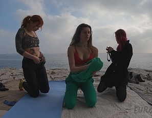 031023_josie_fresh_with_her_friends_poppy_and_cheri_naked_working_out_on_a_rocky_beach_cold_january_day_on_winter_vacation
