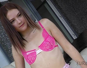 031122_hot_18_year_old_matty_trying_differently_sized_dildos_untikl_she_finds_the_one_thats_just_right_will_it_fit