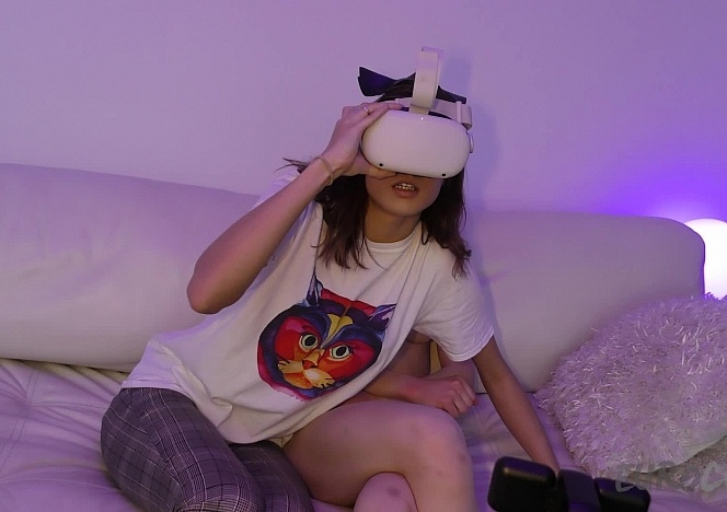 032222_little_lolly_watches_some_vr_porn_while_miss_pussycat_dildo_vibrator_and_plays_with_her_pussy_and_squeezes_her_tits