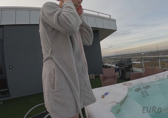 051424_underwater_jacuzzi_glass_dildo_masturbation_and_showering_with_lily_angelic