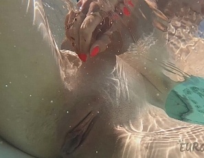 052422_amelia_miller_underwater_jacuzzi_masturbation_with_dirty_directors_cut_helping_her_get_off_outdoors