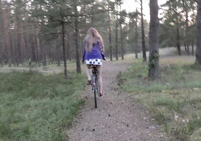 052916_areana_fox_riding_a_bicycle_nude_in_the_forest_and_masturbating_with_a_dildo_outdoors