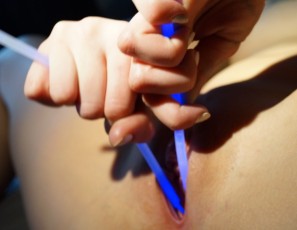 062816_glowstick_masturbation_with_19yo_lexi_awesome_gapes