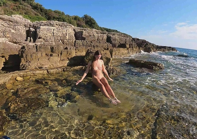 072922_rebeka_ruby_nude_on_a_beach_walking_in_the_water_searching_for_interesting_shells