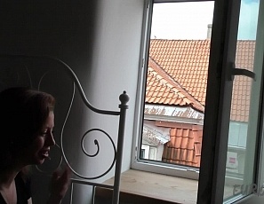 082223_pov_blowjob_from_pretty_model_sharlotte_between_the_scenes