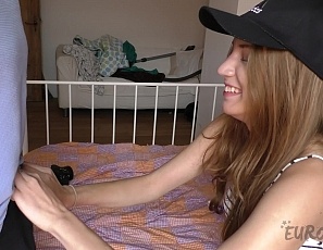 082918_pretty_and_tall_virgin_19yo_model_miss_pussycat_gives_her_first_on_camera_blowjob