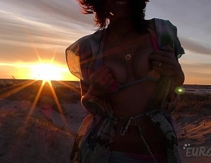 090516_sweet_caroline_masturbating_on_a_public_beach_with_a_dildo_on_a_windy_day