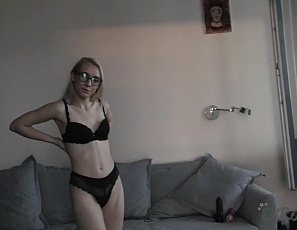092221_blonde_spinner_kelly_lets_camera_girl_miss_pussycat_finger_her_tight_young_pussy_and_pound_it_out_with_a_huge_dildo