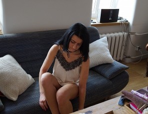 092917_19yo_aria_first_time_in_studio_nervous_dildo_castings