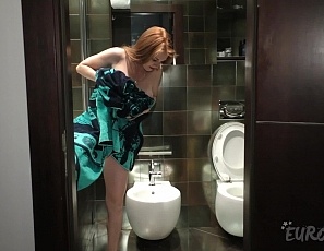 100516_fly_on_the_wall_voyeur_video_of_roxy_in_riga_apartment