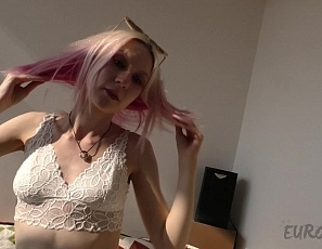 101220_ingrida_tries_pain_mixed_with_pleasure_clothespins_masturbation_on_the_white_casting_couch