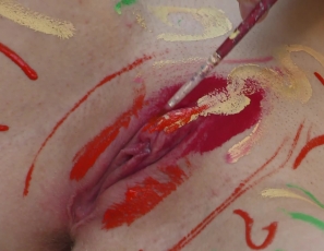 101521_little_lolly_nude_painting_canvas_and_her_pussy_tickling_her_clit_with_paint_brush