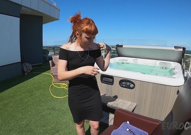 102621_hot_model_brille_masturbating_underwater_in_the_jacuzzi_unshaved_teen_pussy