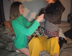 121322_cheri_and_josie_blindfold_their_friend_poppy_and_use_clothespins_on_her_pussy_lips_hot_lesbians_having_sex