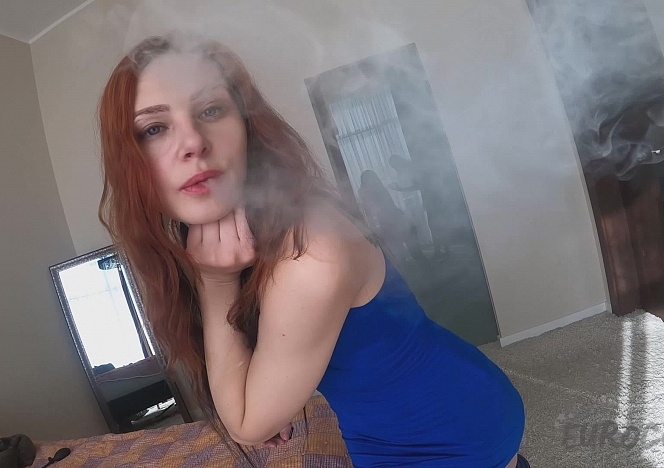 122521_vaping_and_pov_dildoing_hot_model_lea_with_an_inflatable_dildo_miss_pussycat_stretches_out_shaved_pussy